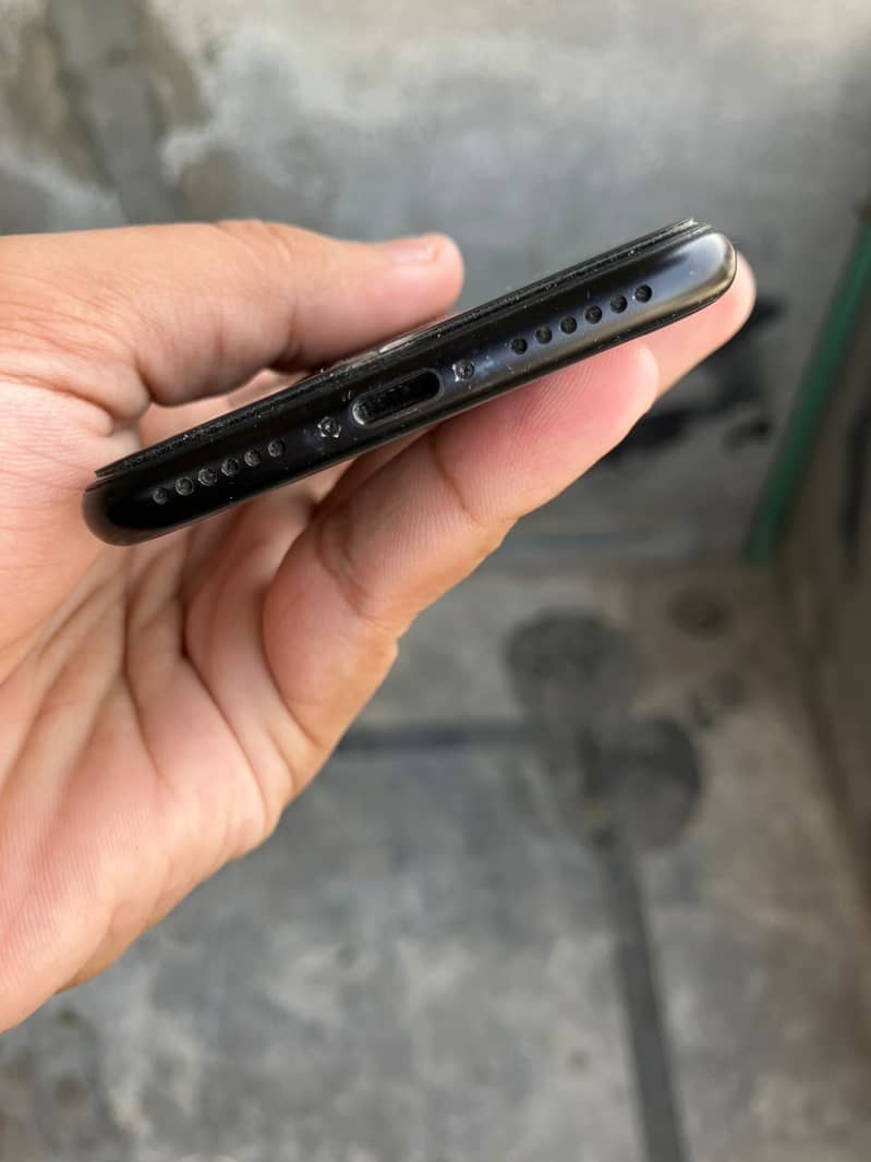 Apple iPhone SE 2 4