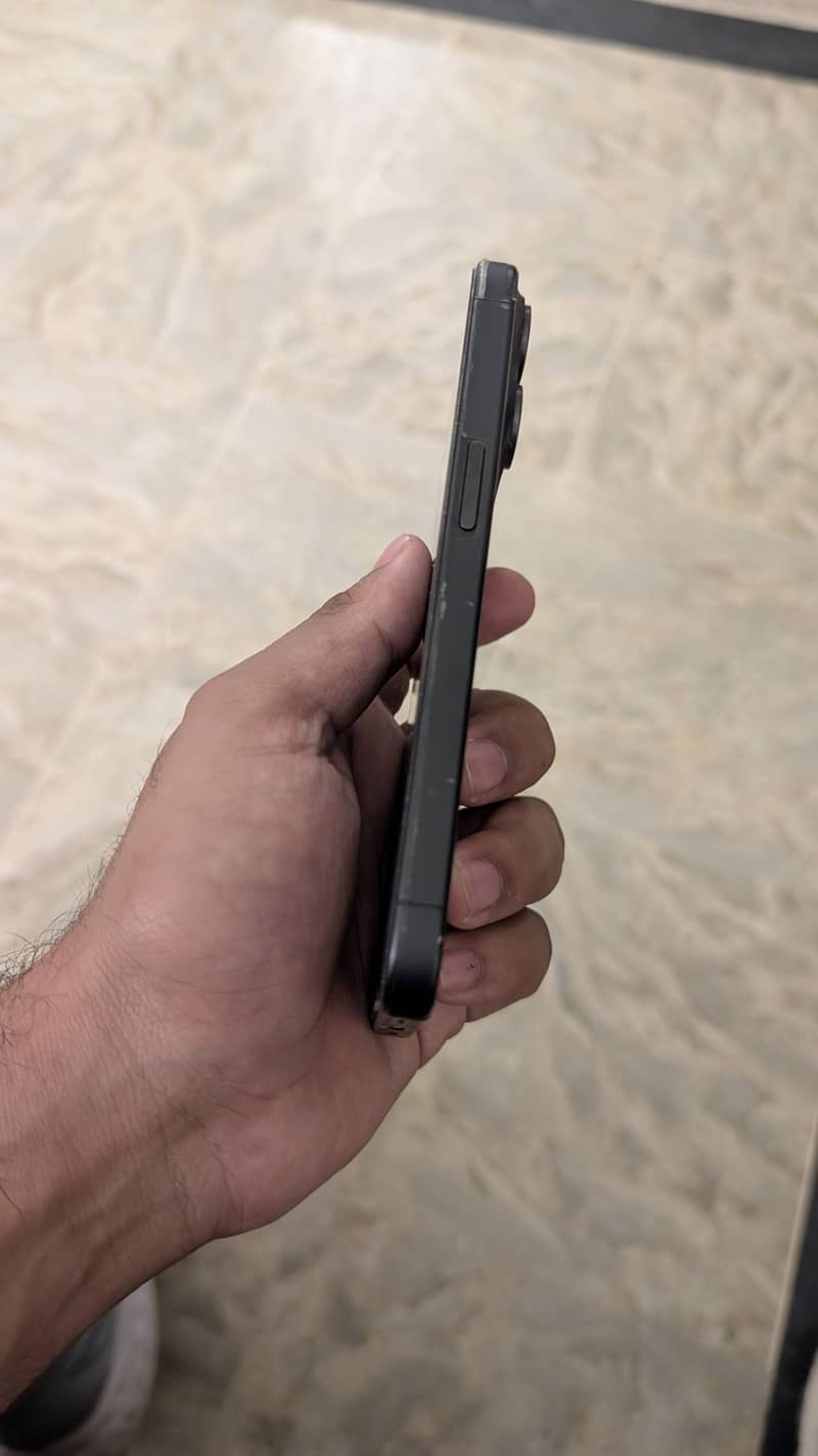 Apple iPhone 15 Pro 4