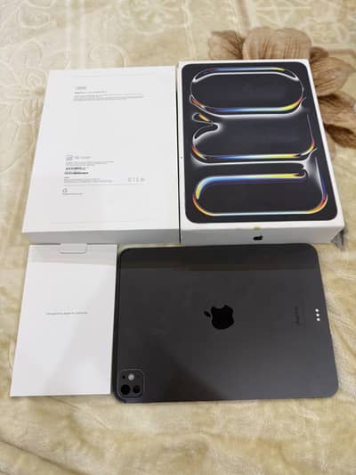 iPad Pro 11-inch (m4) with Magic Keyboard