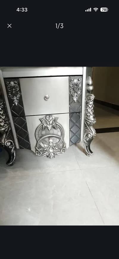 bed side tables 4 door almari