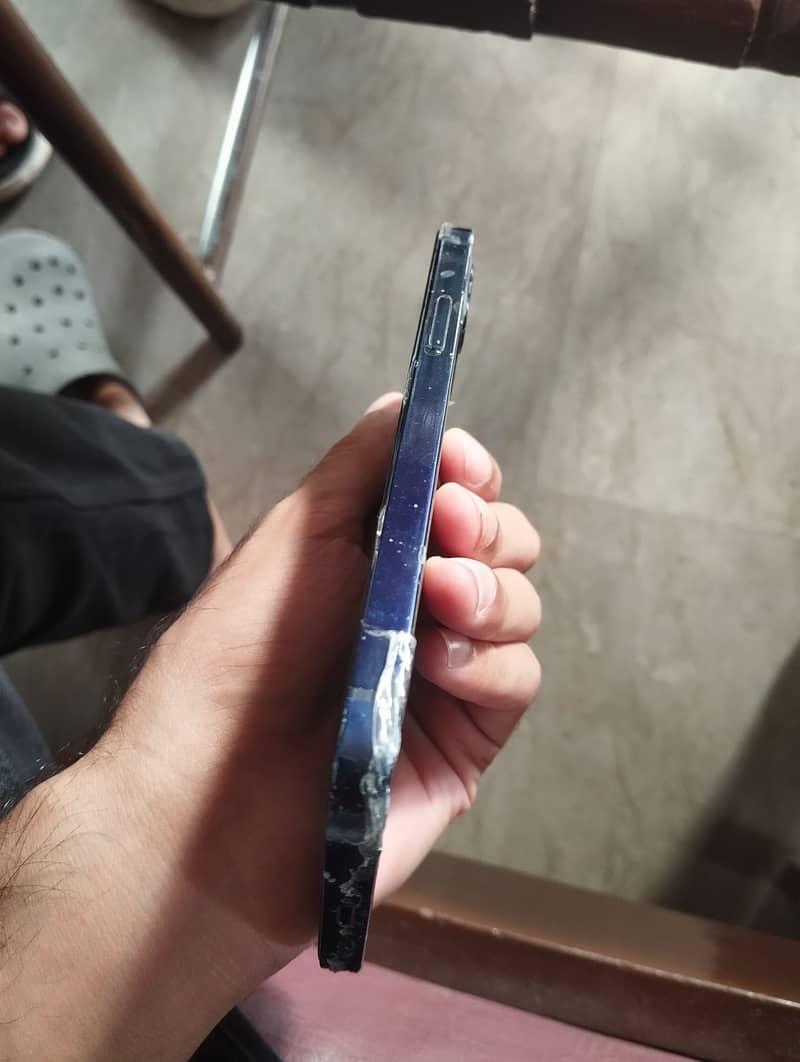 Apple iPhone 12 1