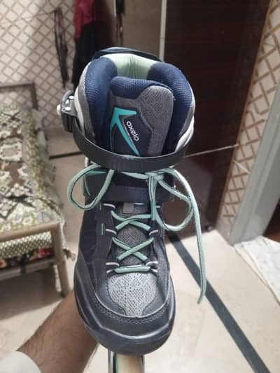 Adjustable 4 wheel skating shoes