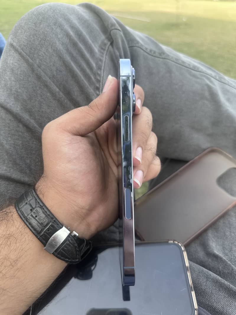 Apple iPhone 13 Pro Max 1
