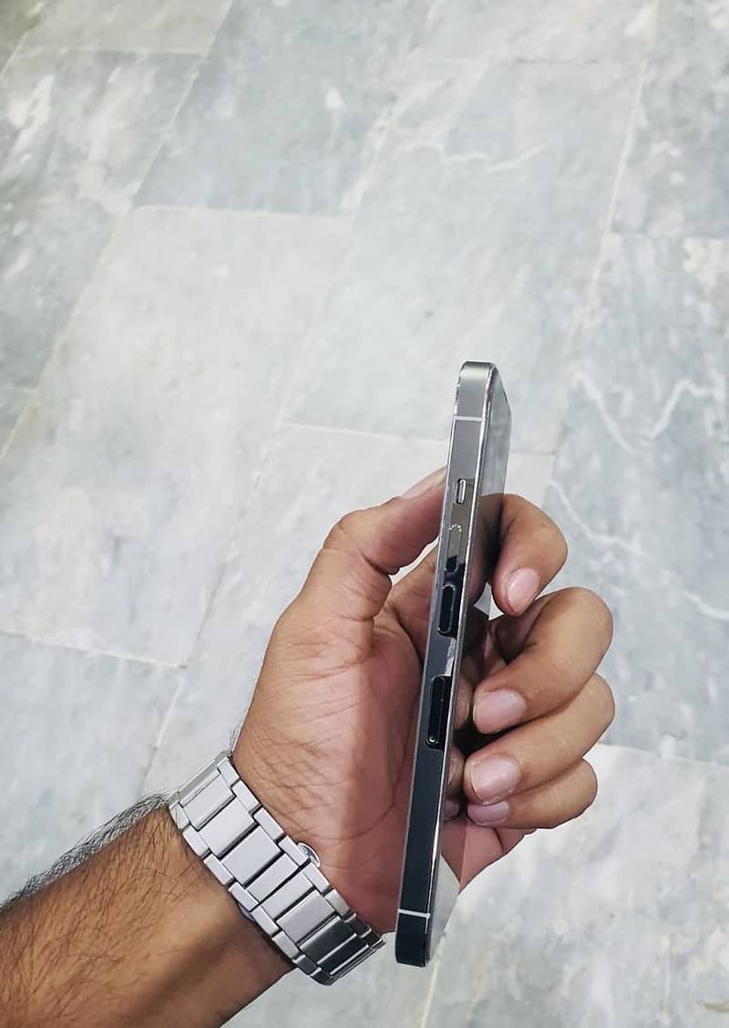 Apple iPhone 13 Pro 0