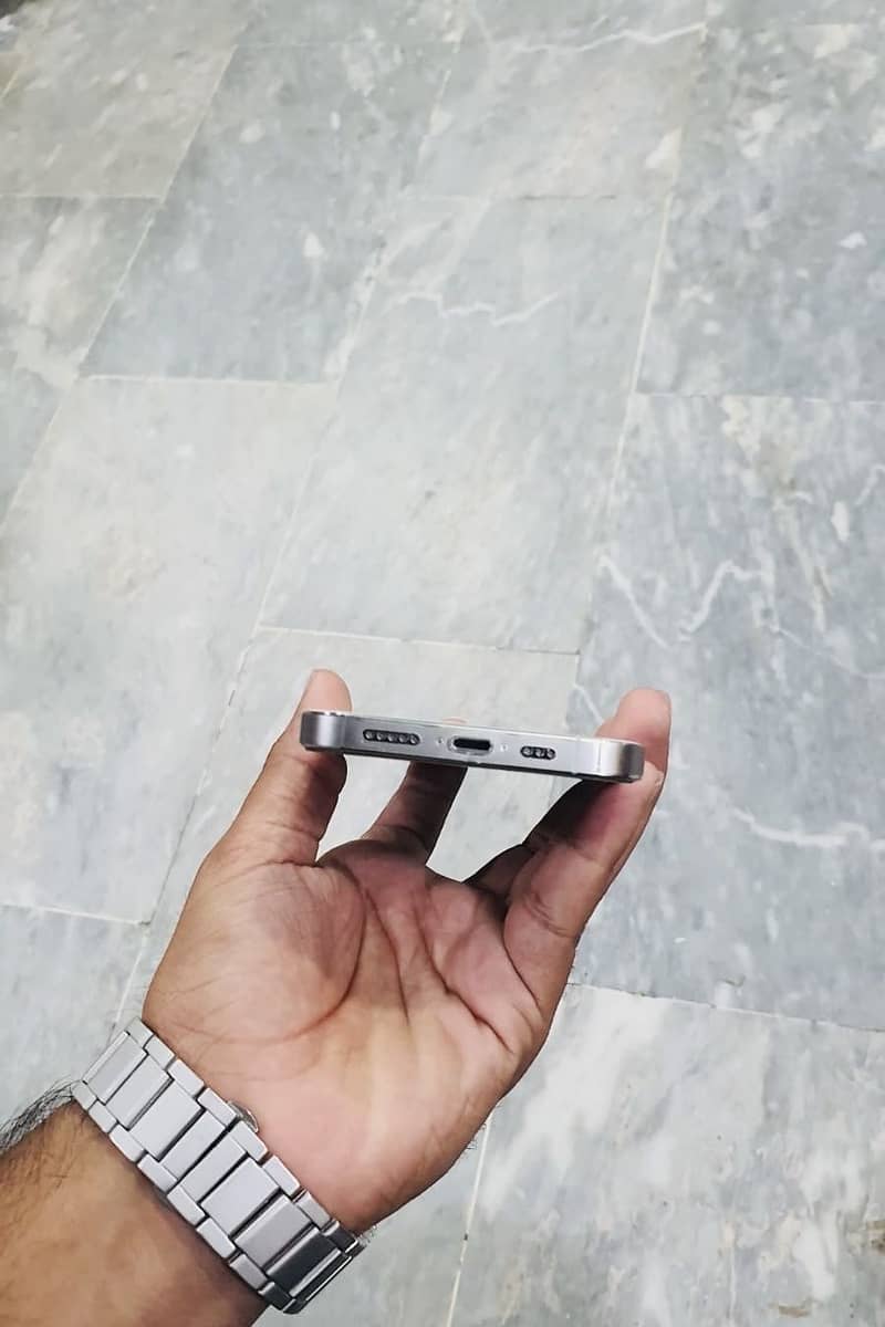 Apple iPhone 13 Pro 2