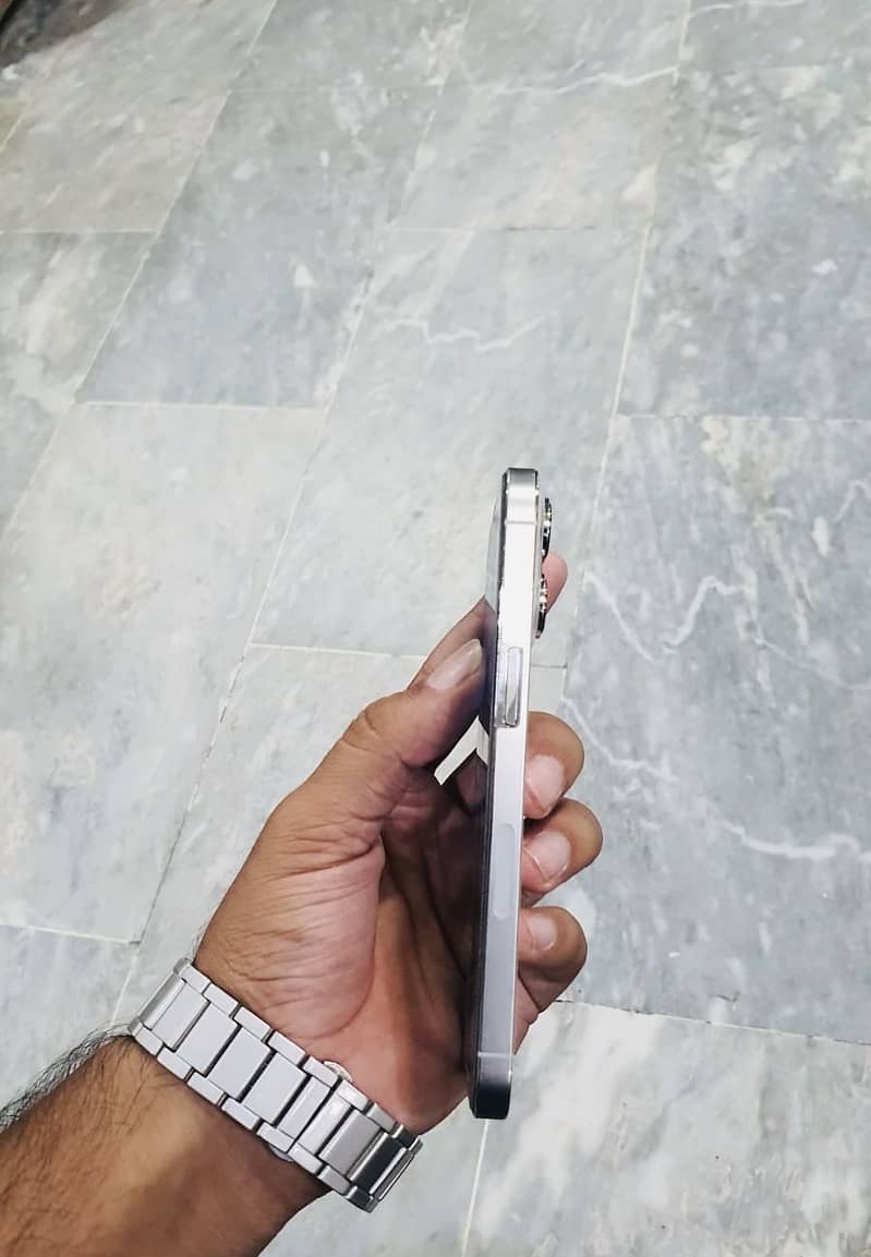 Apple iPhone 13 Pro 3