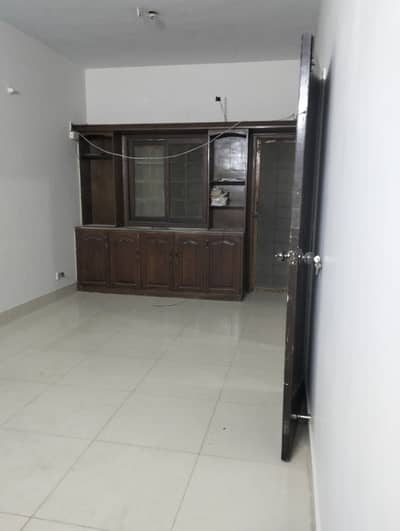 240yd portion Ground floor Commercial in low rate Nearby mochi more Only 85k visit before magrib *Code(16810)*