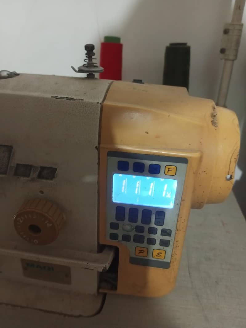 Singer/juki sewing machine 3