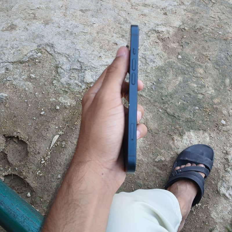 Apple iPhone 13 1