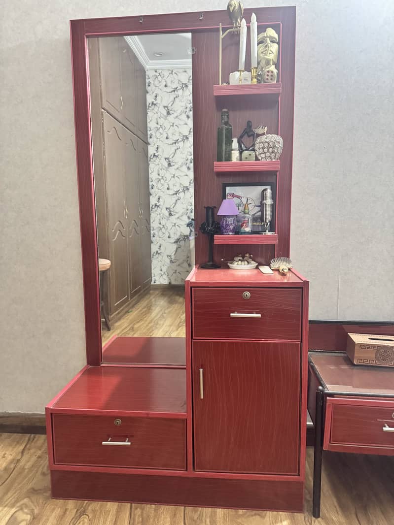 Bed set and dressing table 0