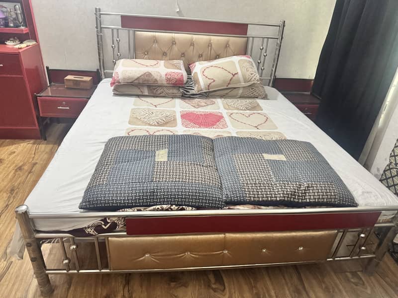 Bed set and dressing table 1