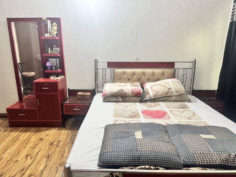 Bed set and dressing table 2