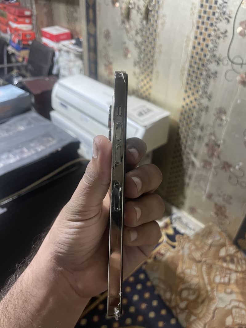 Iphone 14 pro Max 4