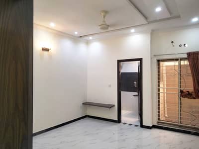 10 Marla Upper Portion For Rent In Bahria Town Lahore Sector C