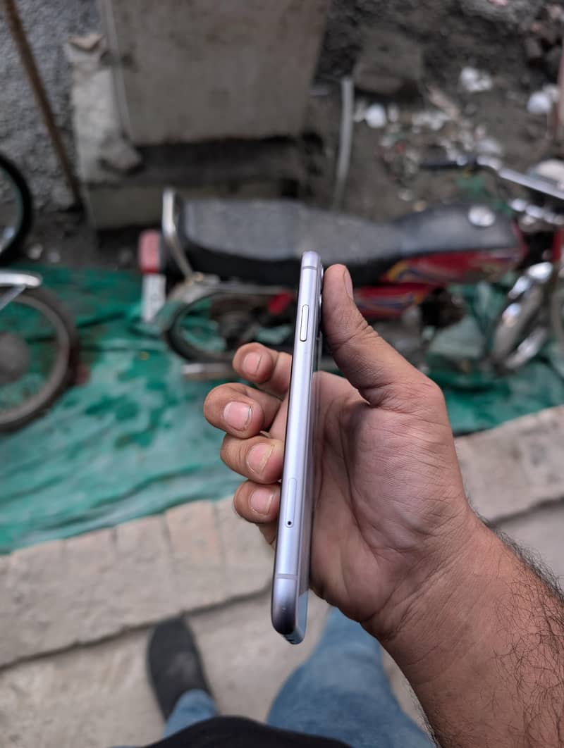 Apple iPhone 11 2