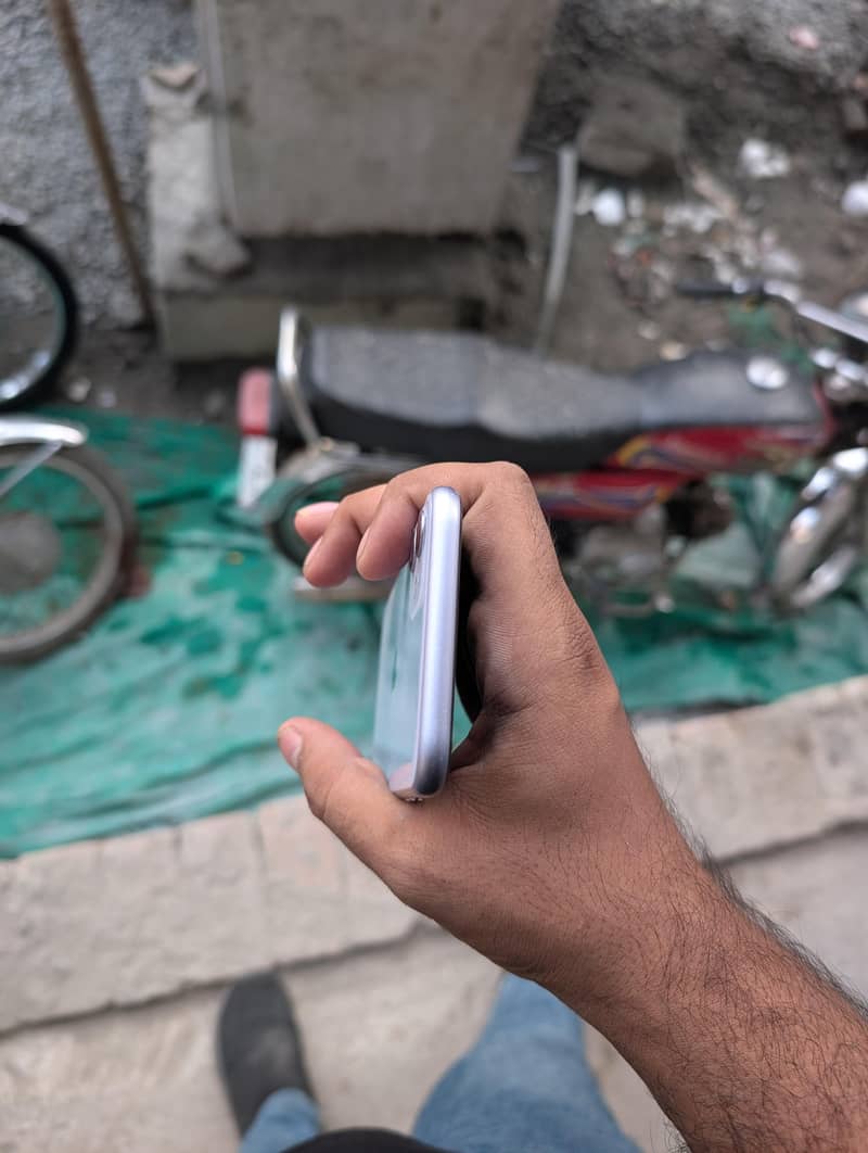 Apple iPhone 11 5