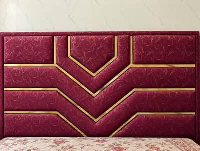 Queen bed  25000