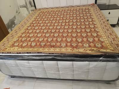 New bed set, fresh condition 10/10 , very attractive colors