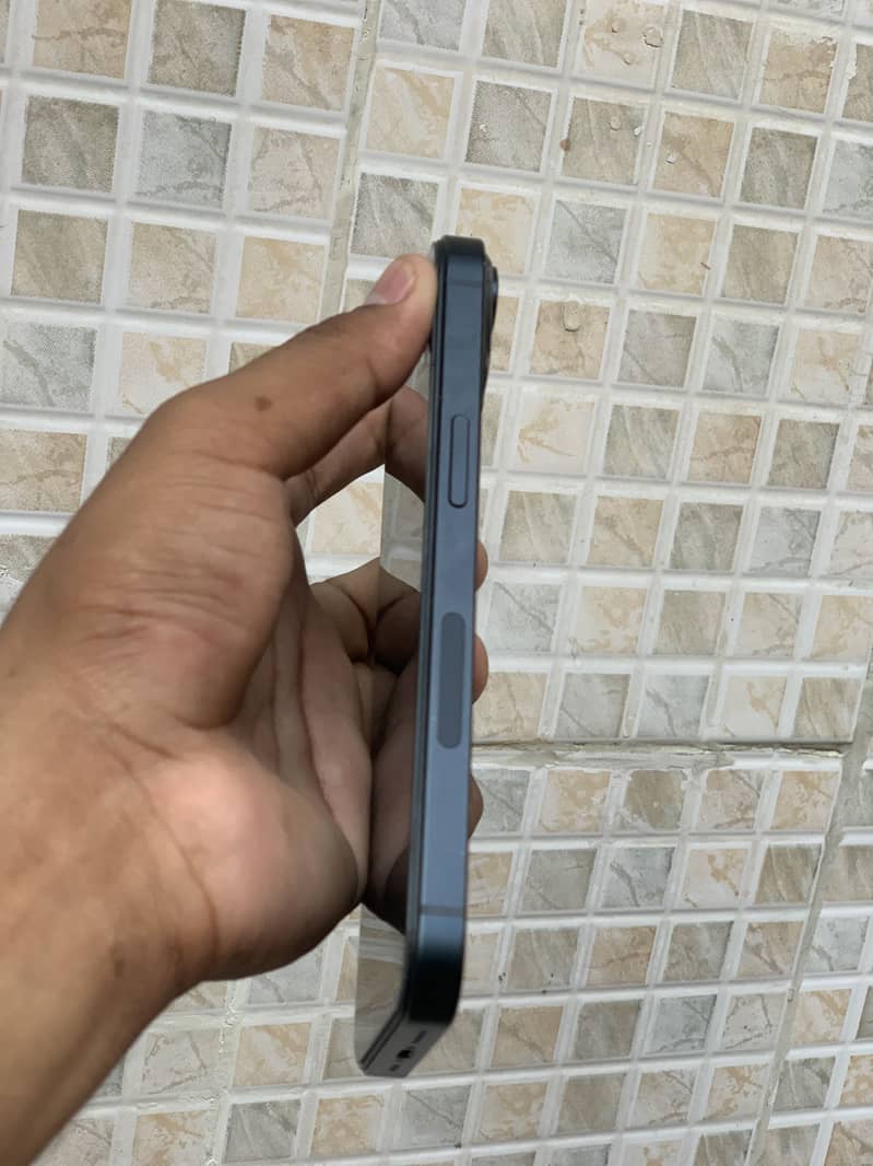 Apple iPhone 14 4