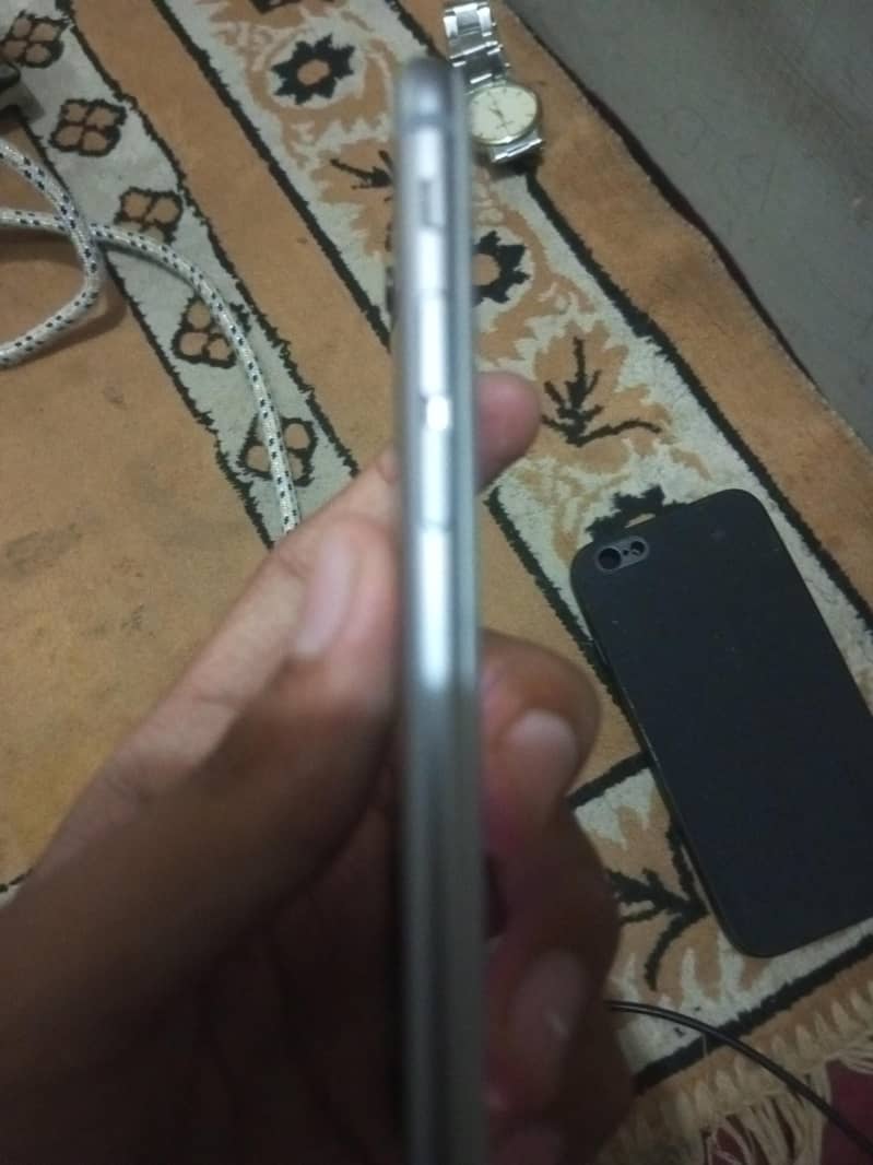 Apple iPhone 6S 5