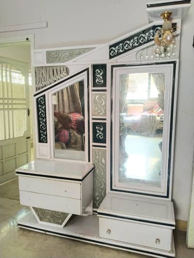 bed or dressing table for sell