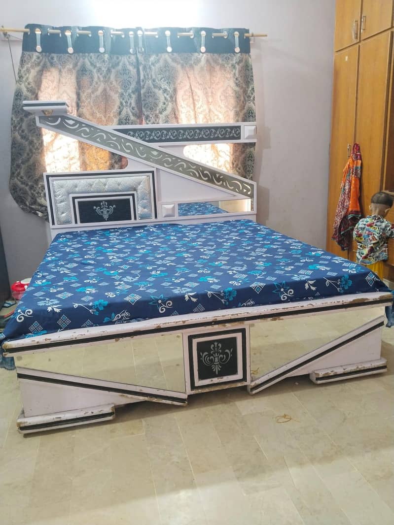 bed or dressing table for sell 1