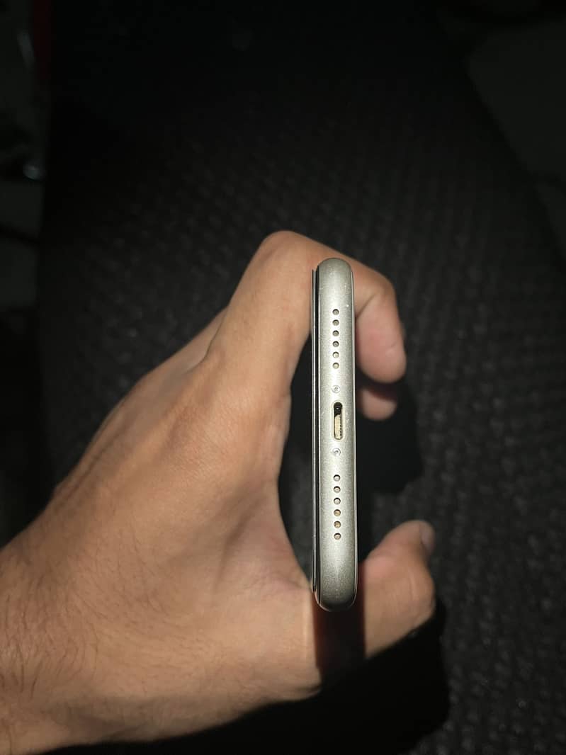 Apple iPhone 11 5