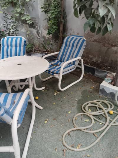 4chairs 1tabal