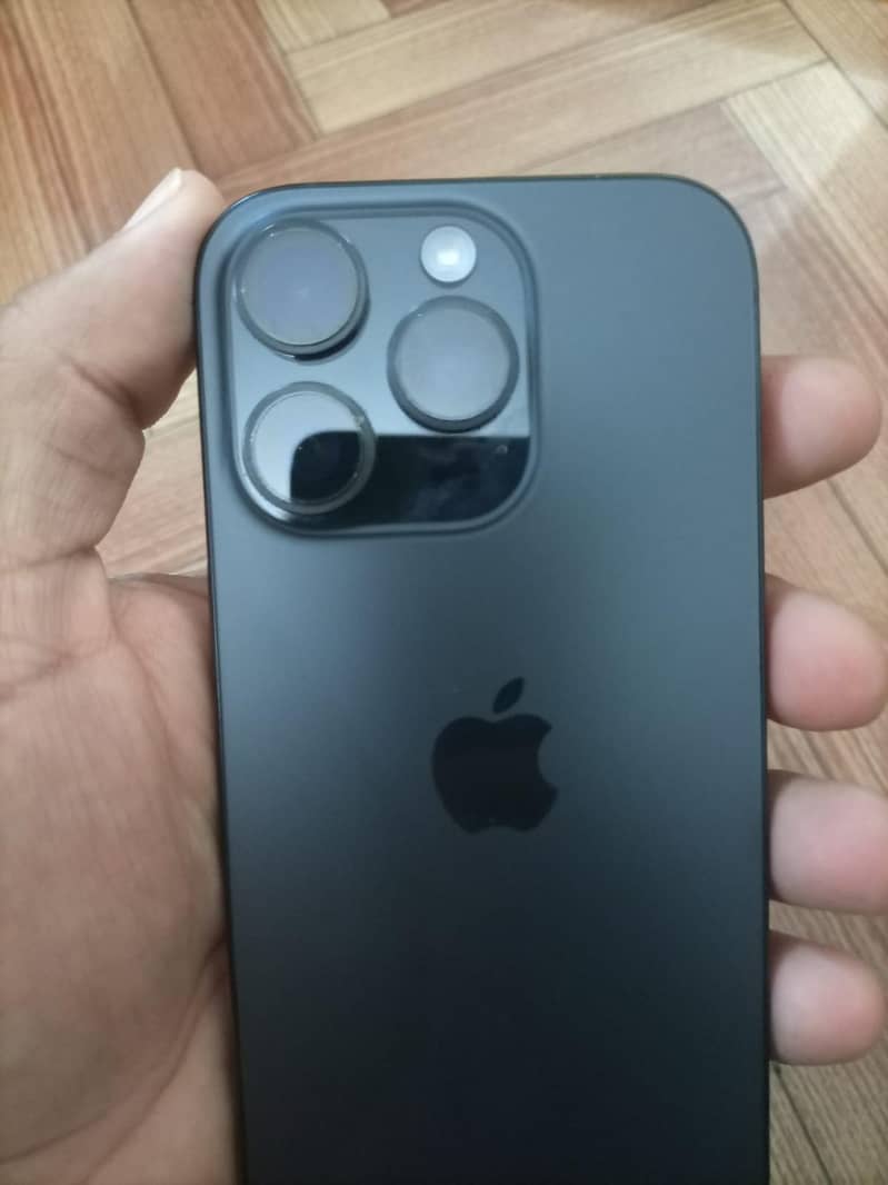 Apple iPhone 16 Pro 0