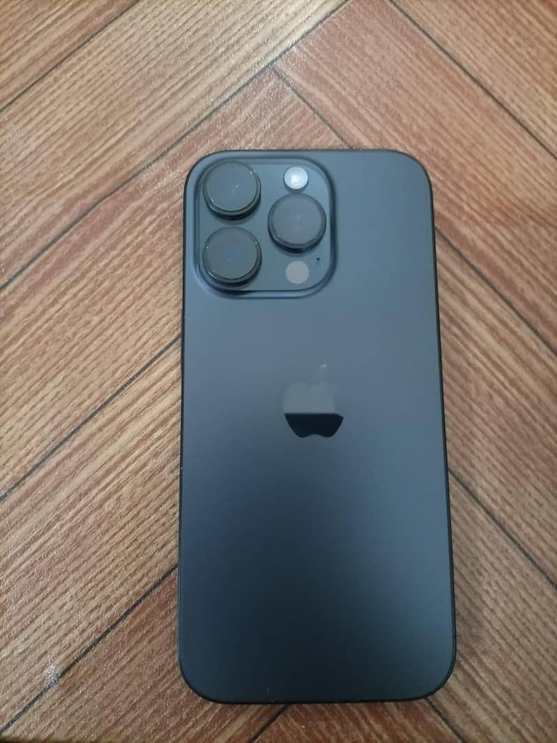 Apple iPhone 16 Pro 1