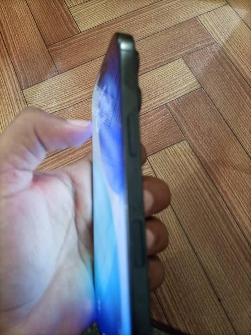 Apple iPhone 16 Pro 2