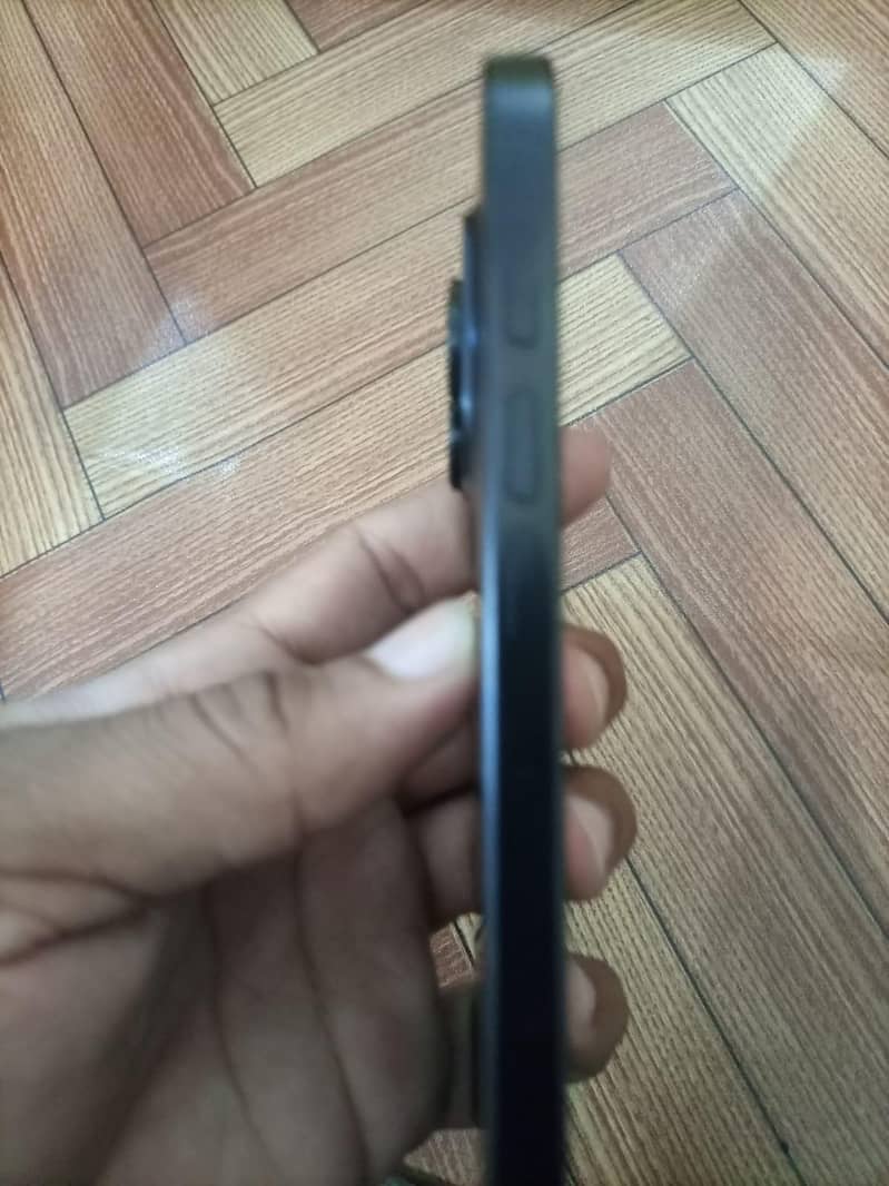 Apple iPhone 16 Pro 7