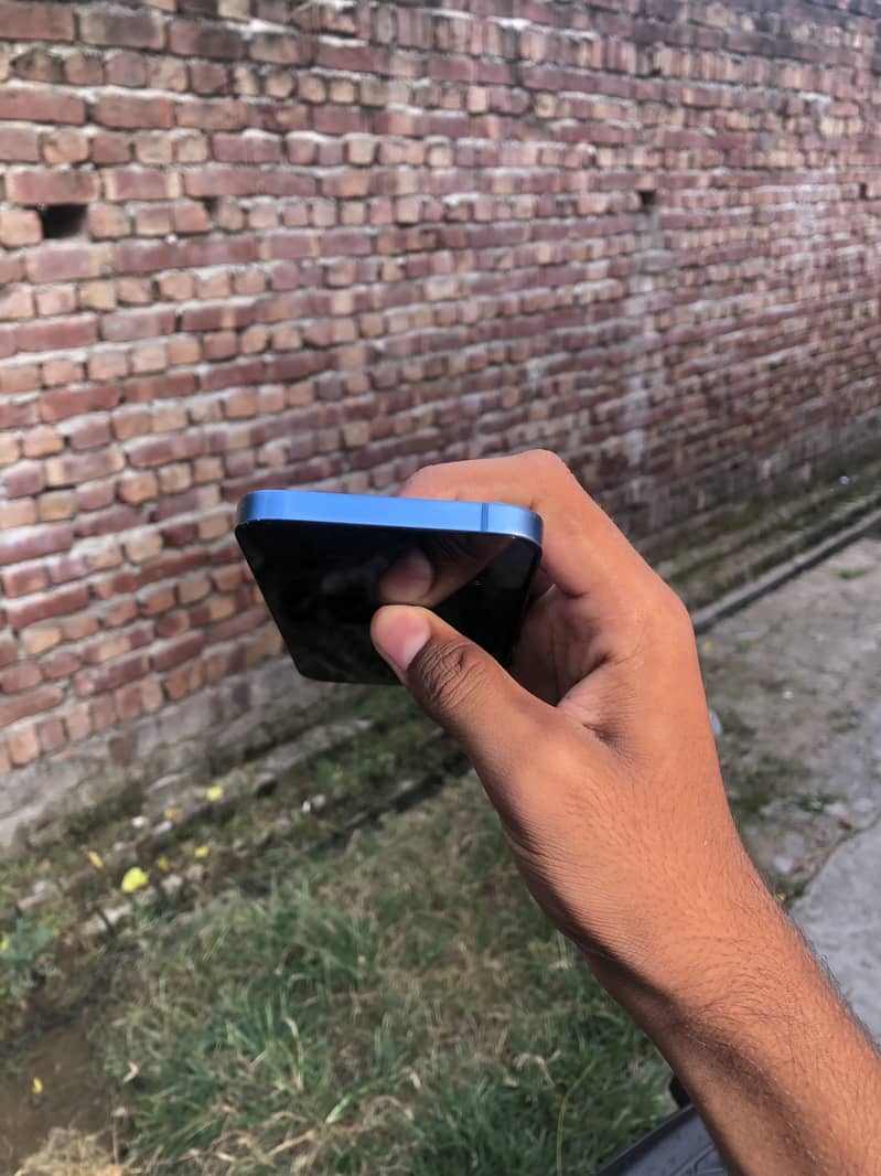 Apple iPhone 13 1