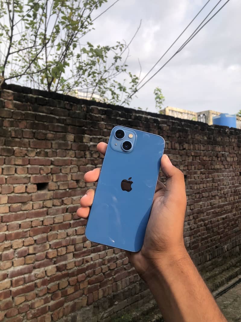 Apple iPhone 13 5