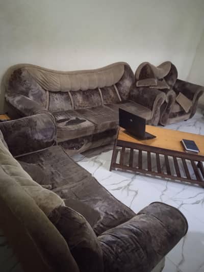 7 Seater sofa set urgent sale