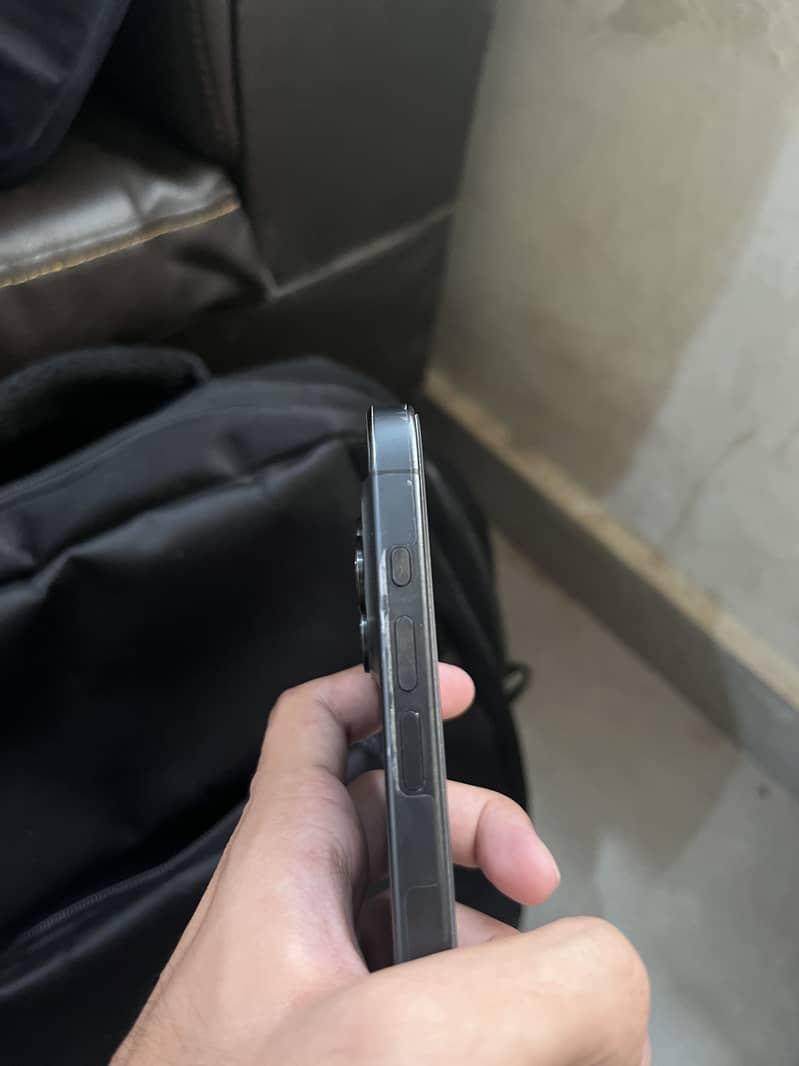Apple iPhone 15 Pro 2