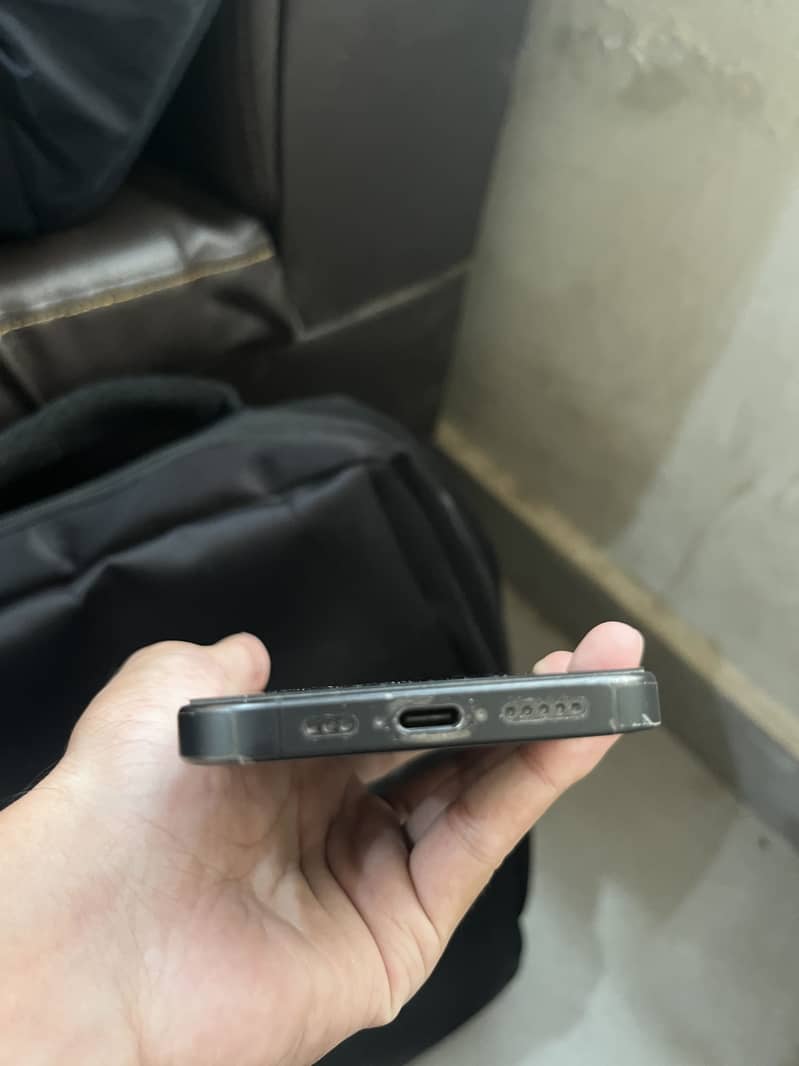 Apple iPhone 15 Pro 3