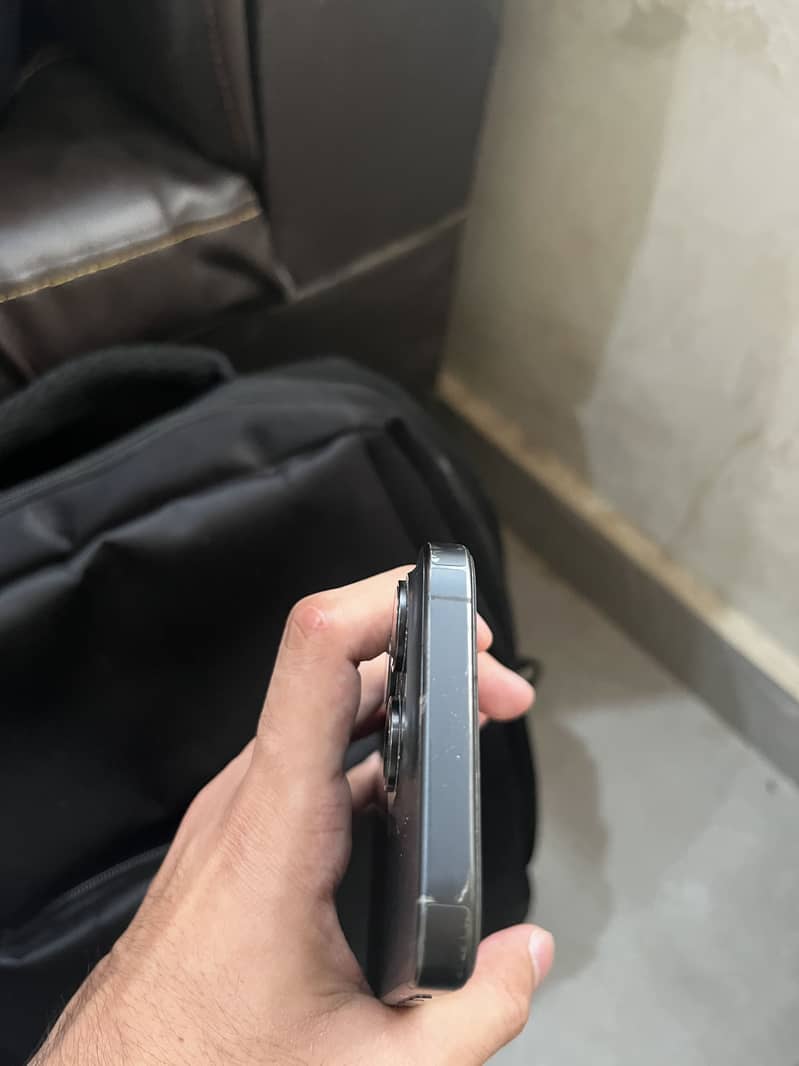 Apple iPhone 15 Pro 4