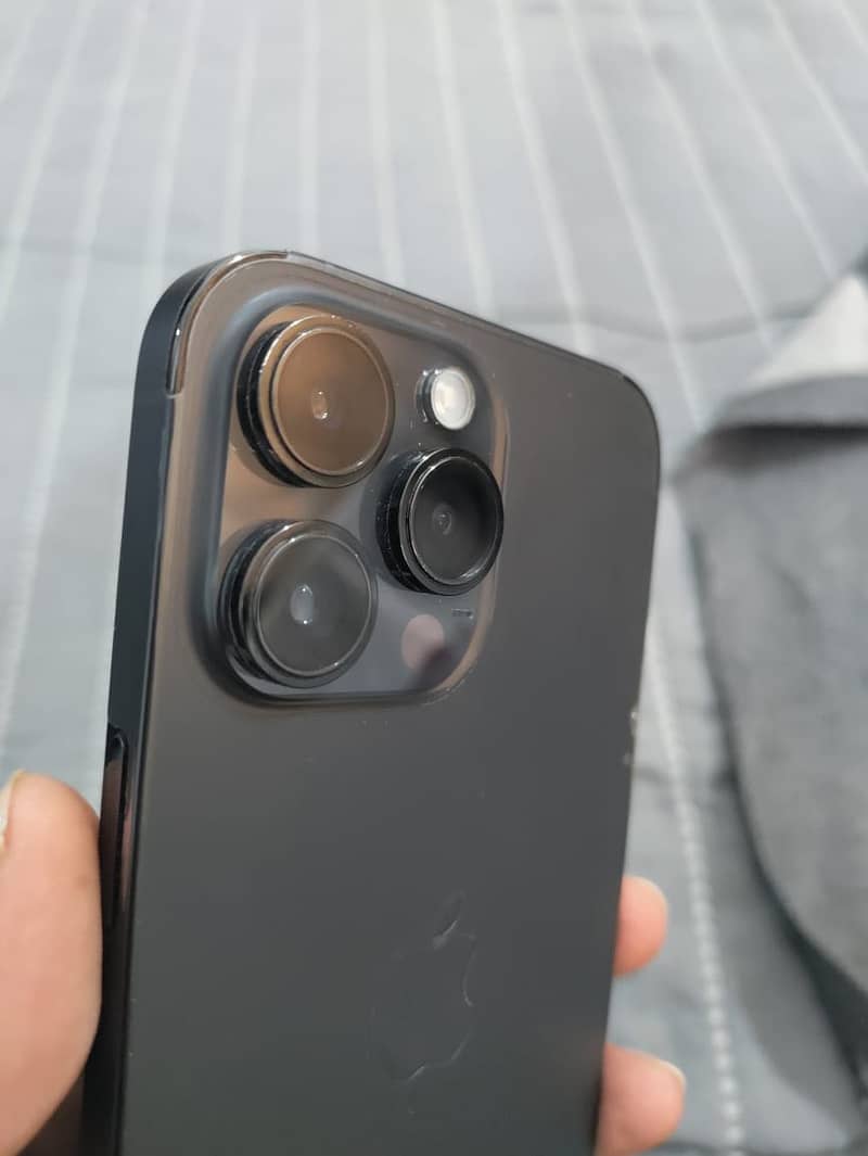 Apple iPhone 14 Pro Max 1