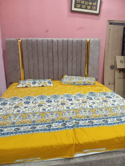 new poshish bed tyar krwaya ha. kuch din pehly ab sale krna chatty ha