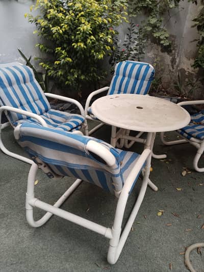 used chairs and tabil