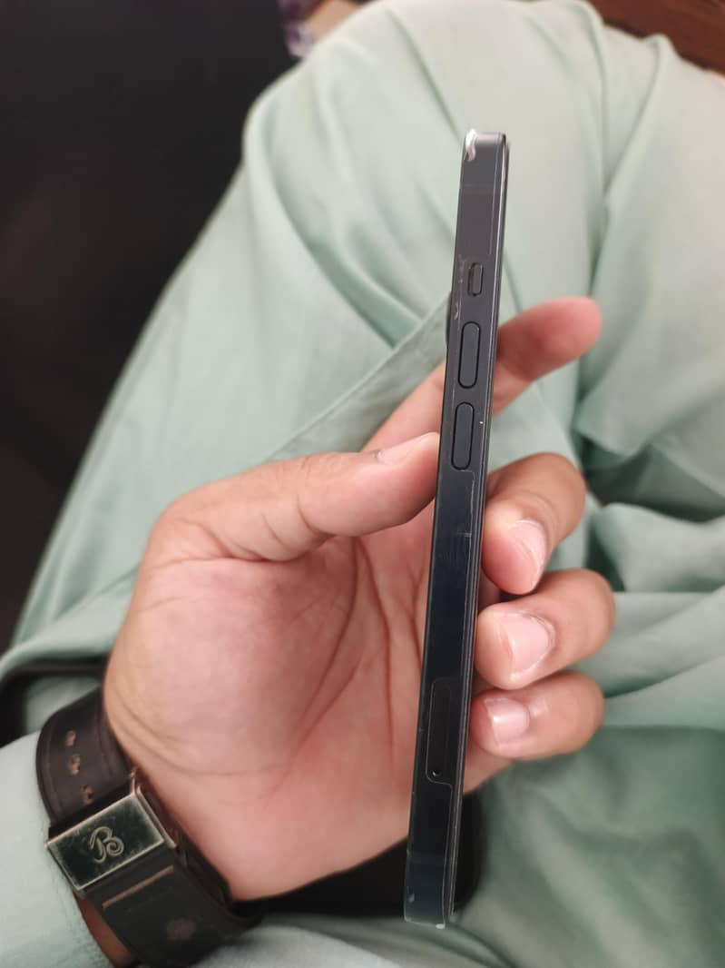 Apple iPhone 14 3
