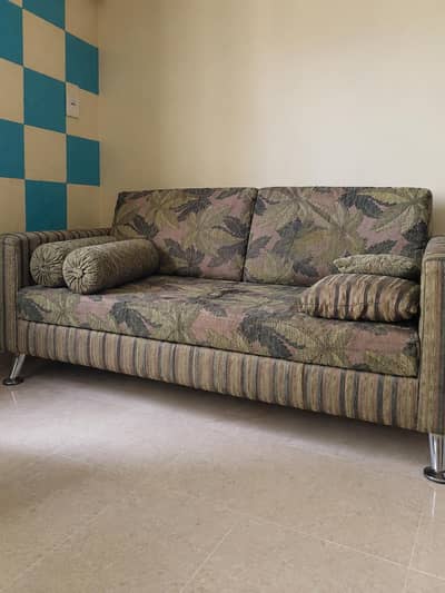 2 seater, 1 seater, centre table, 1 settie