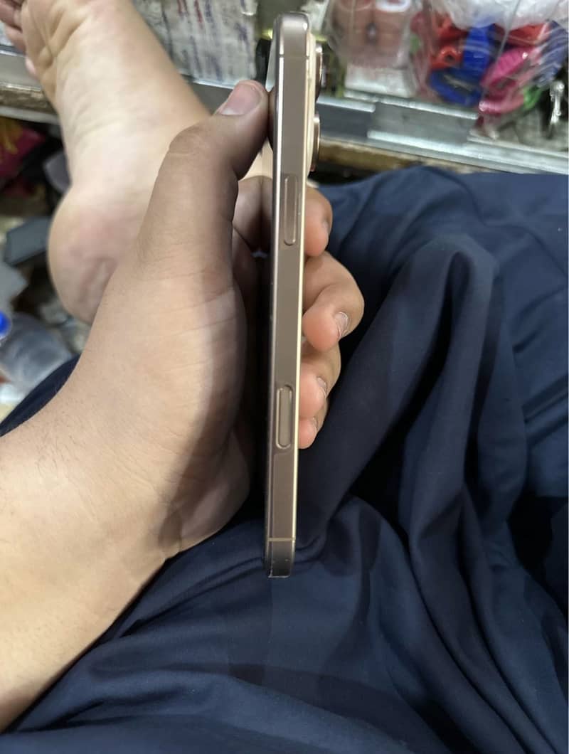Apple iPhone 16 Pro Max 2