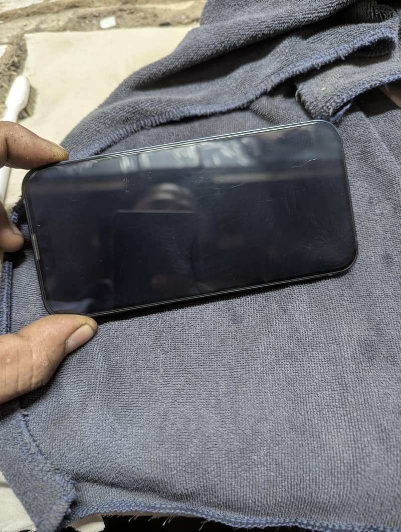 Apple iPhone 13 7