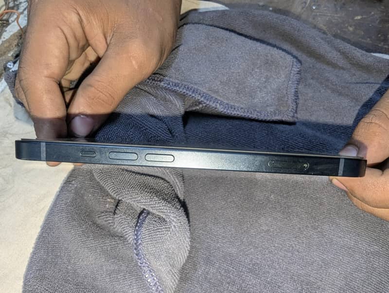 Apple iPhone 13 11