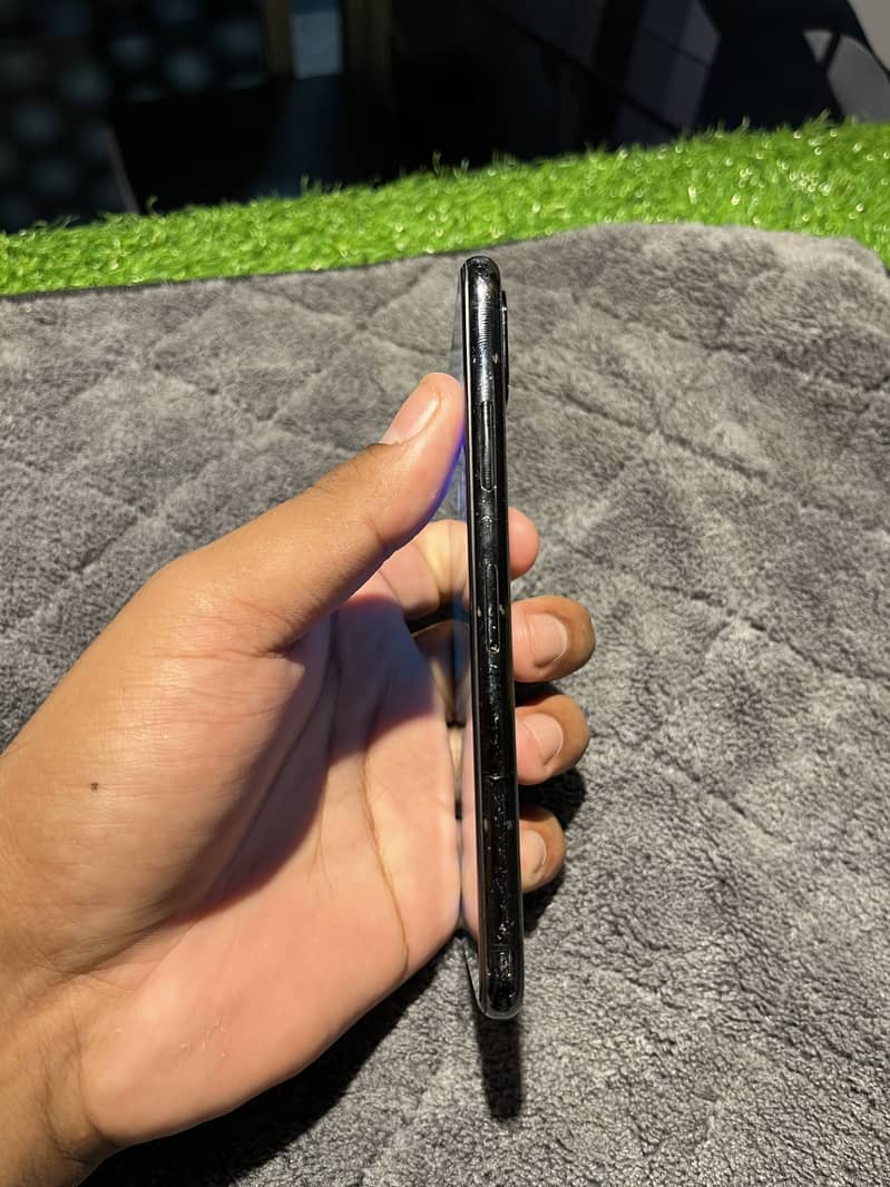 Apple iPhone X 3