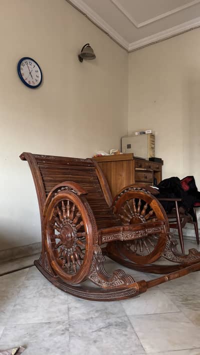 Vintage Chinioti-style Hand-Carved Wooden Rocking Chair (Solid Wood)