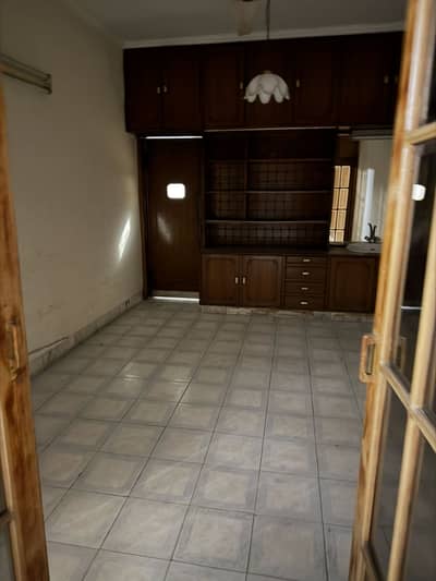 Commerial 1st Floor For Rent ( New Muslim Town )