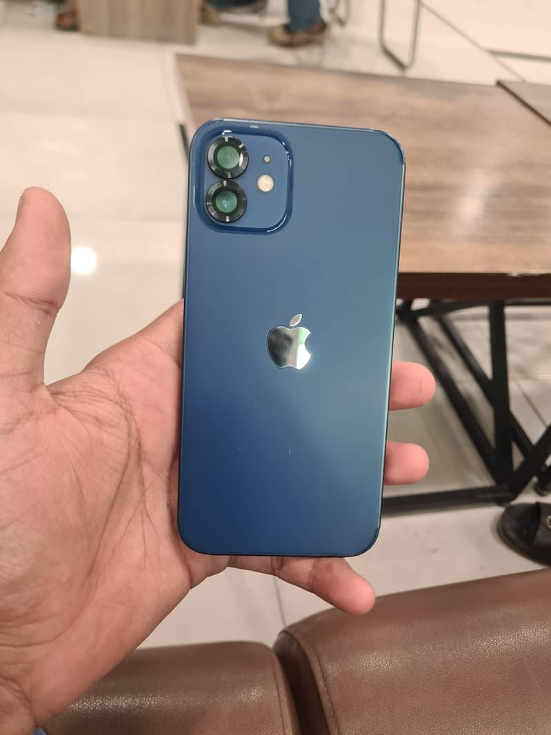 Apple iPhone 12 4